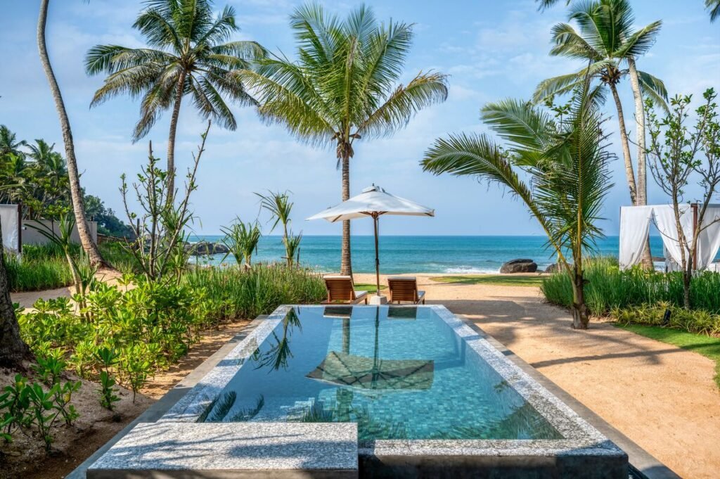 Pool overlooking the sea at Ahu Bay, Ahungalla