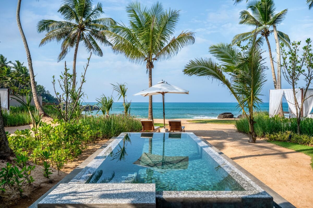 Pool overlooking the sea at Ahu Bay, Ahungalla