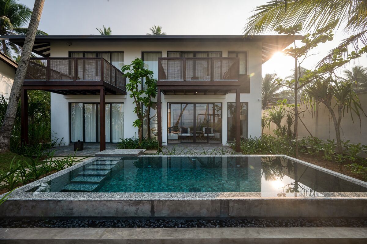 Modern villa and pool at Ahu Bay, Ahungalla