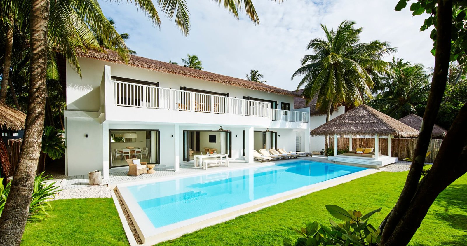 Beach villa with a private garden and pool at COMO Maalifushi