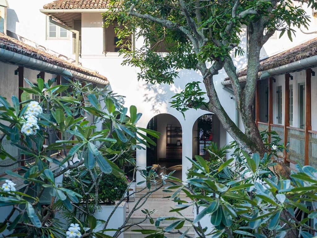 Whitewashed courtyard at Fort Bazaar, Galle Fort