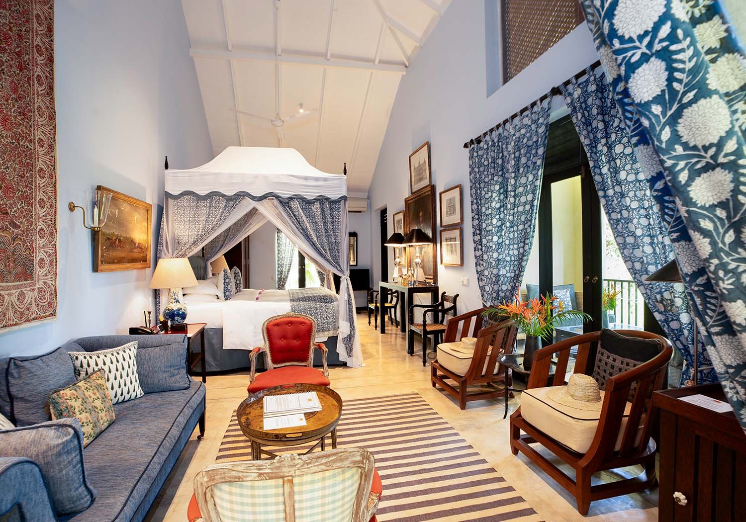 Bedroom with a four-poster bed at Kahanda Kanda, Galle