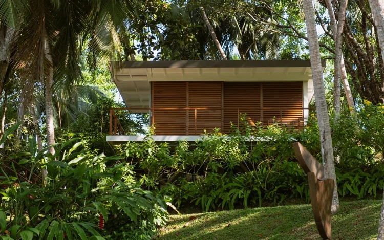 Timber villa surrounded by jungle at Kurulu Bay, Koggala Lake