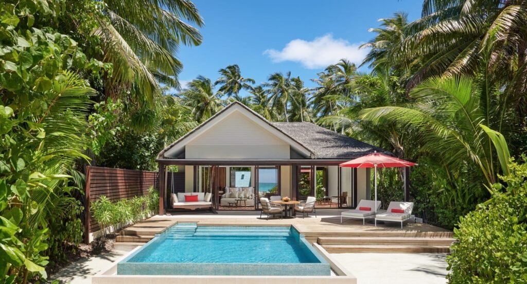 Beach villa with a private pool at Niyama Private Islands